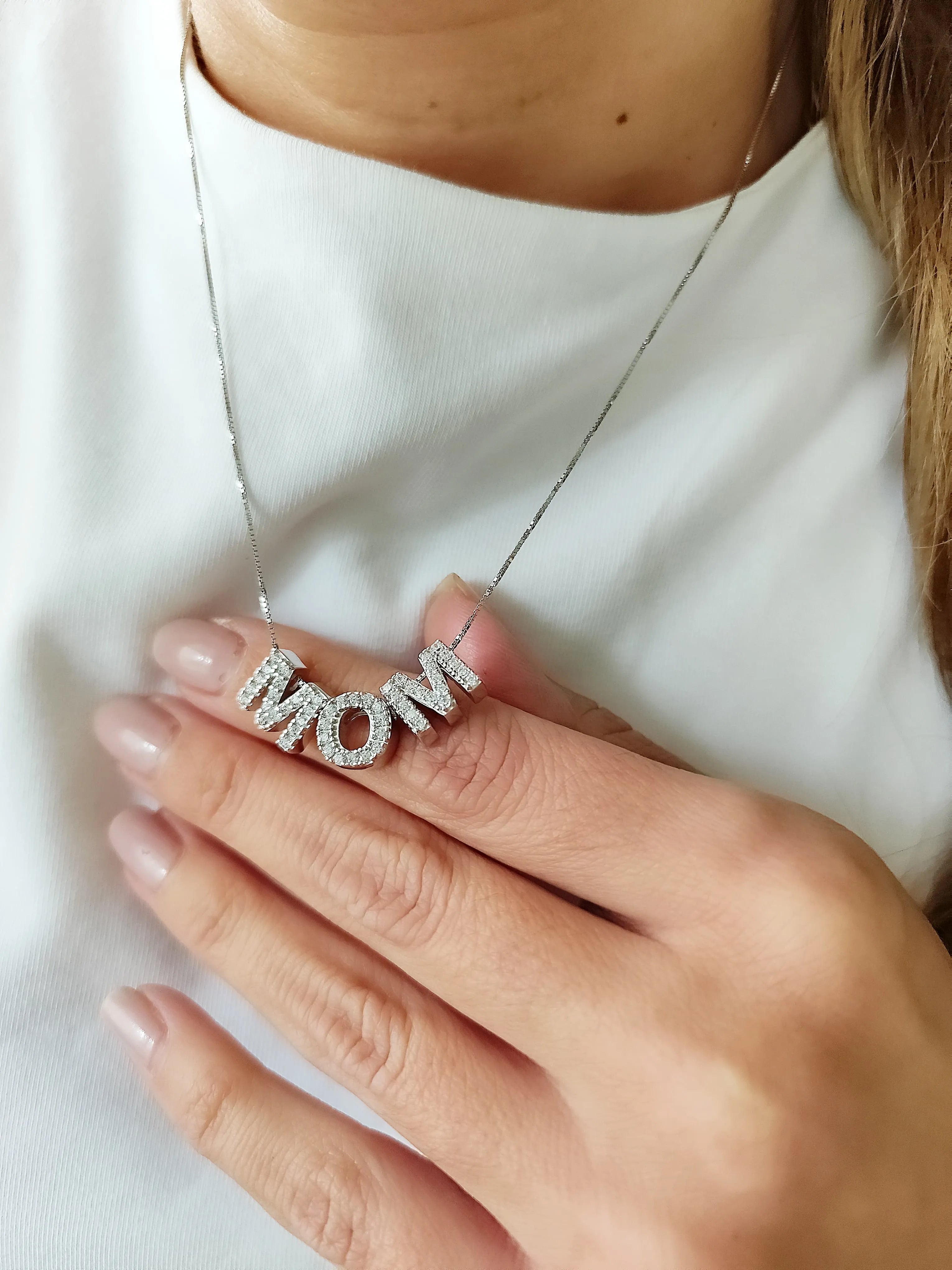 Collana MOM
