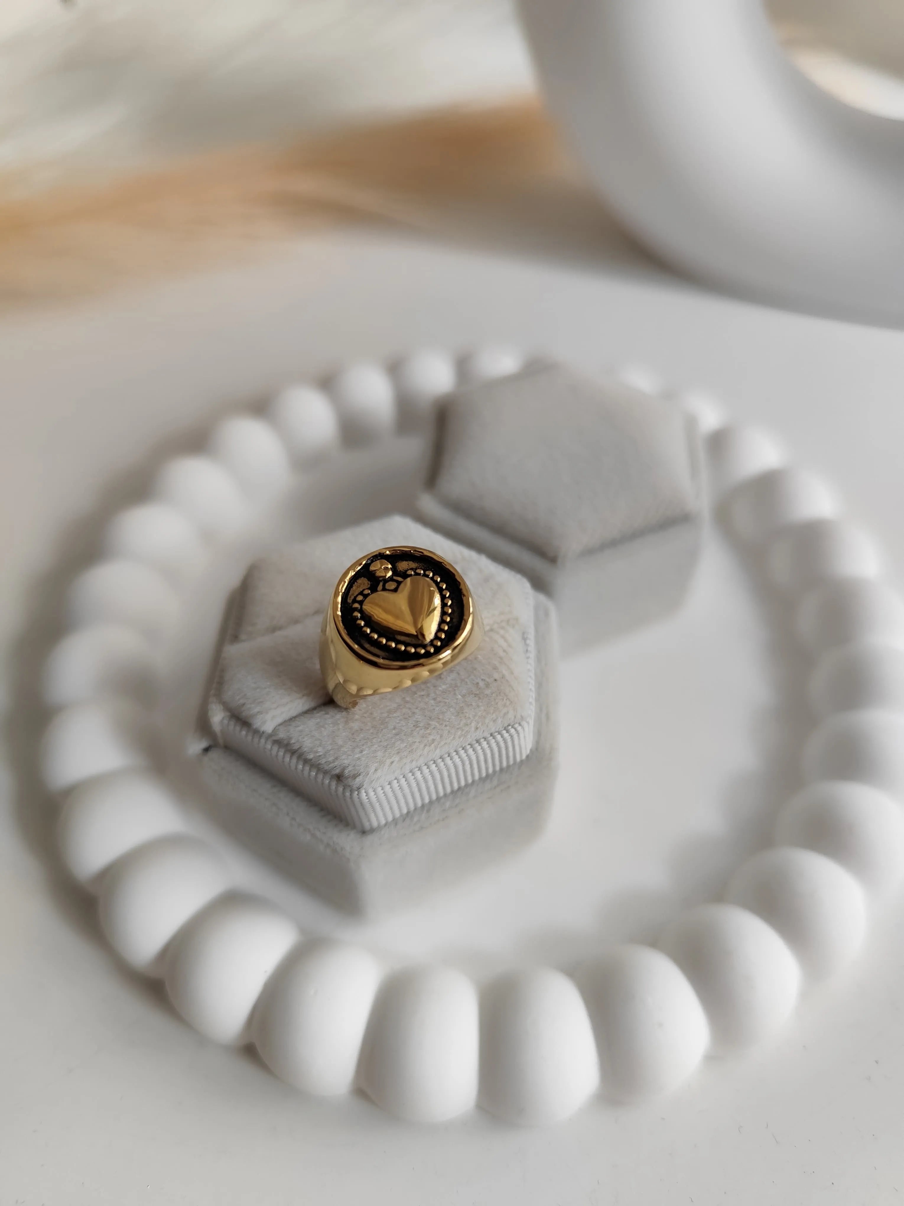 Anello Chevalier
