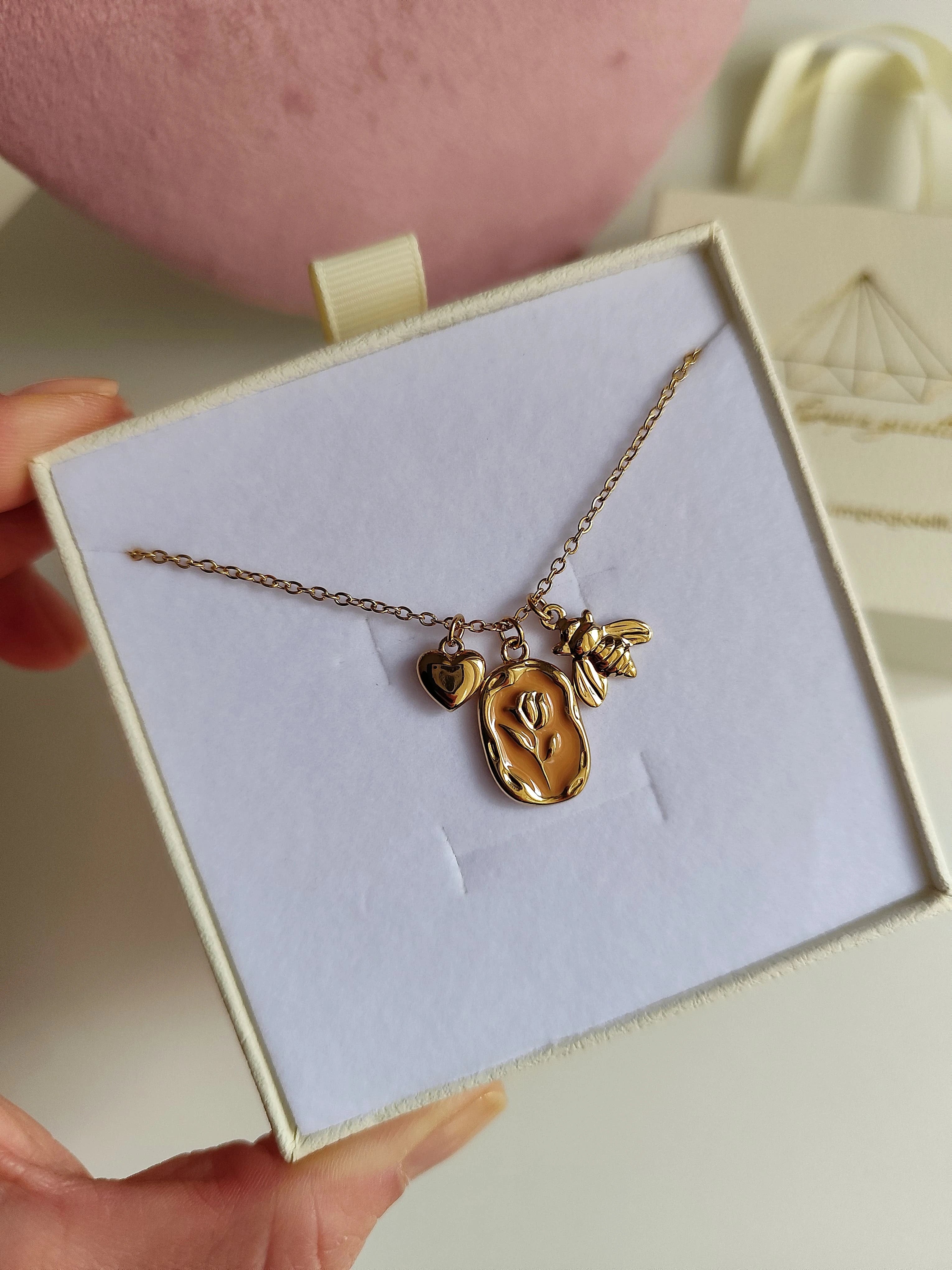 Collana Apina