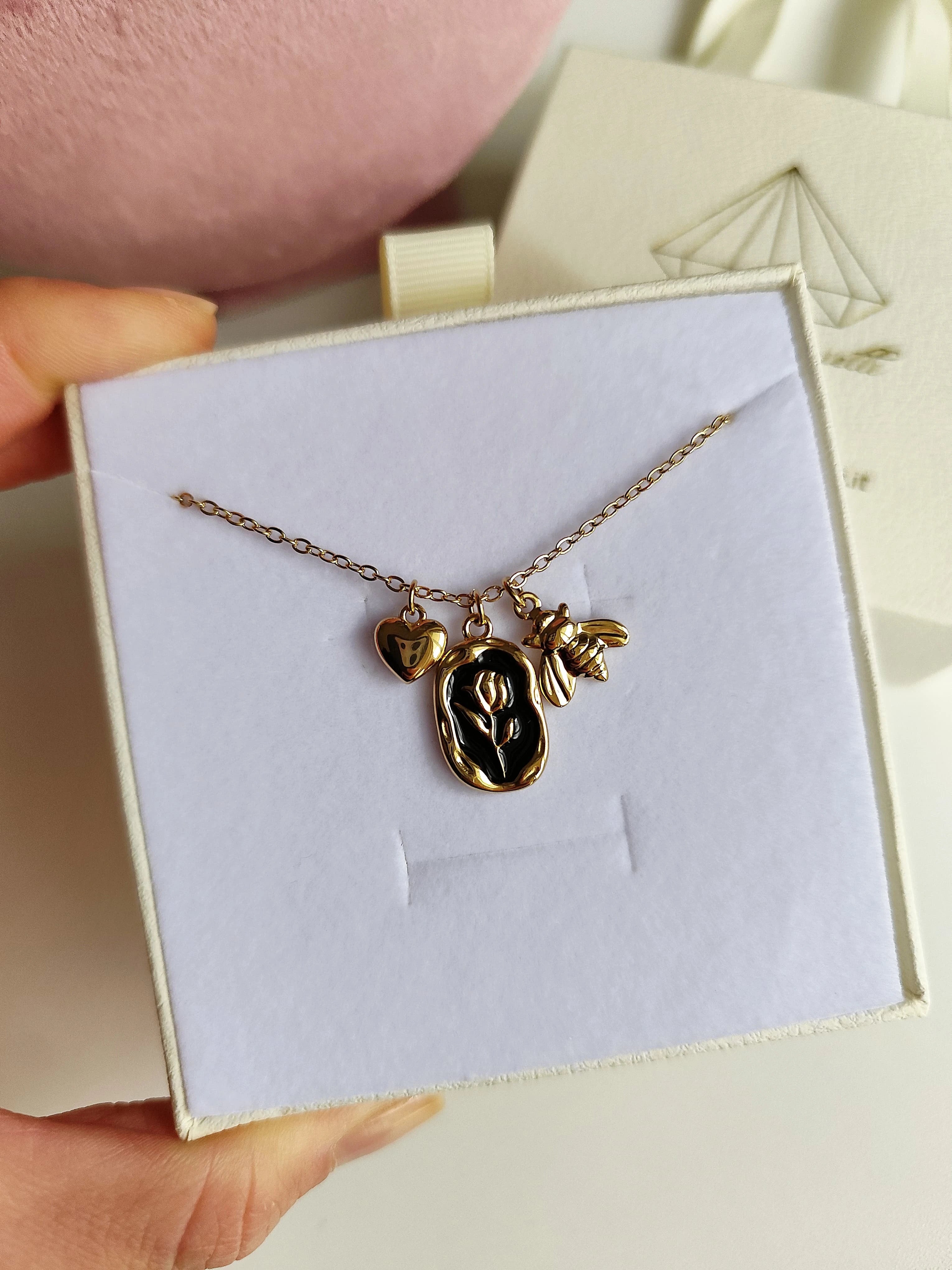 Collana Apina